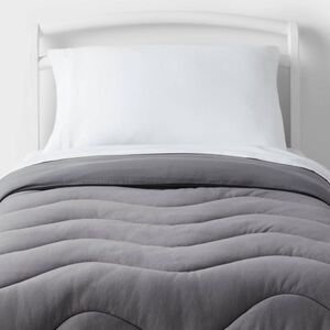 Pillowfort - Toddler Gray Wave Kids' Comforter - Pillowfort Gray